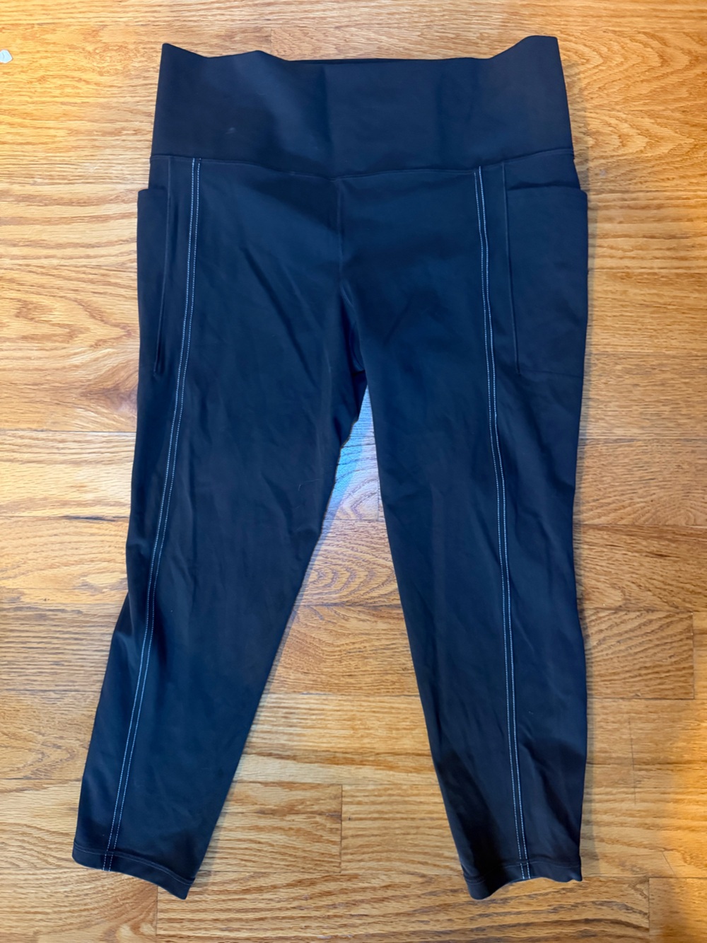 🌸Athleta Black Salutation Stash 7/8 Tight - XL